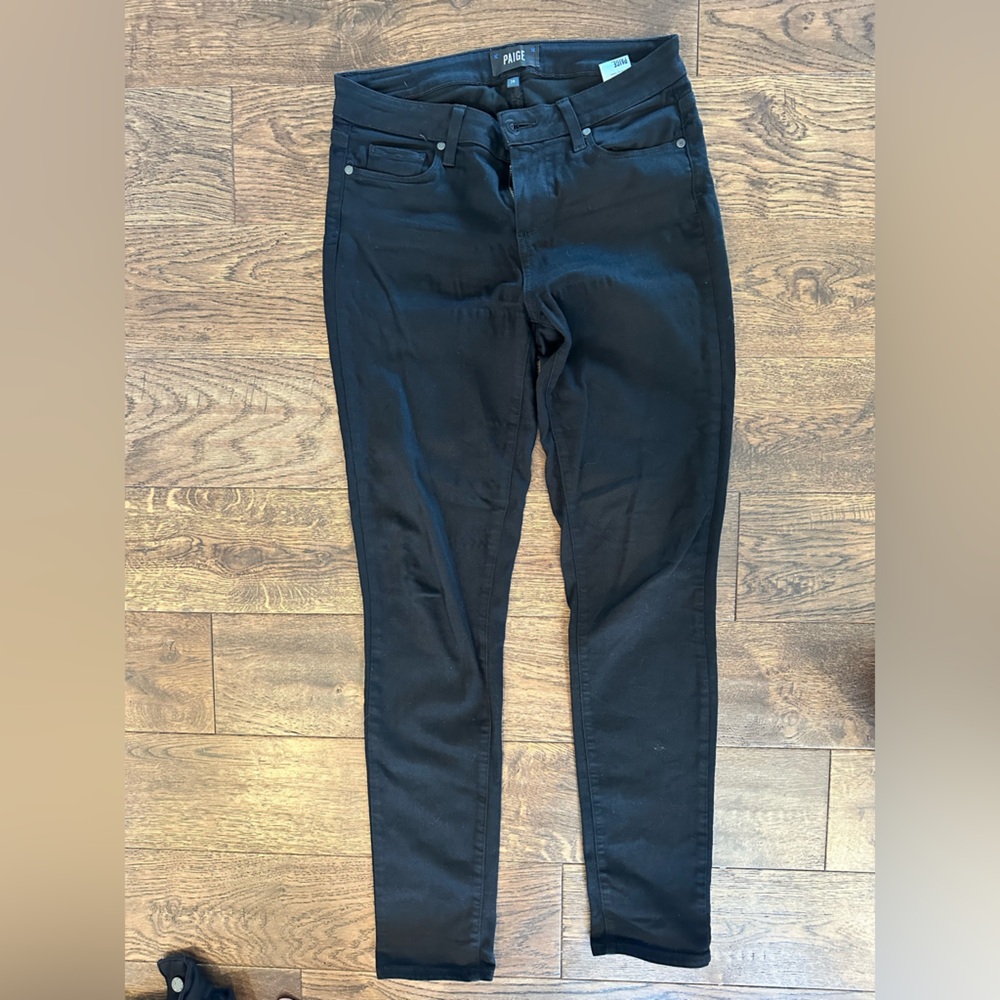 PAIGE Skyline Skinny Jeans - excellent condition  size 28
